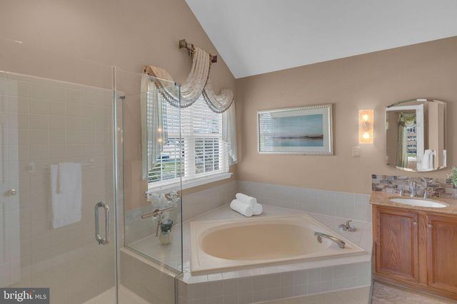 72 BITTERSWEET DR, Doylestown, PA 18901