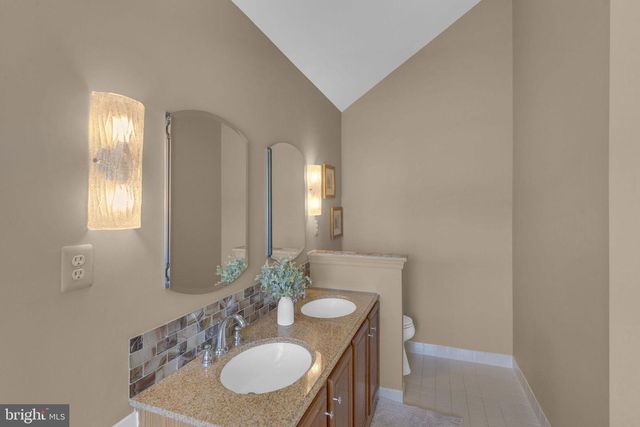 72 BITTERSWEET DR, Doylestown, PA 18901