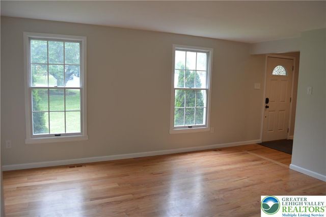 100 Rose Court, Glendon Boro, PA 18042