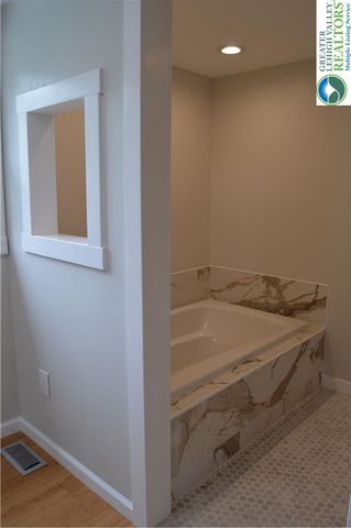 100 Rose Court, Glendon Boro, PA 18042