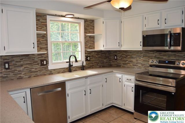 100 Rose Court, Glendon Boro, PA 18042