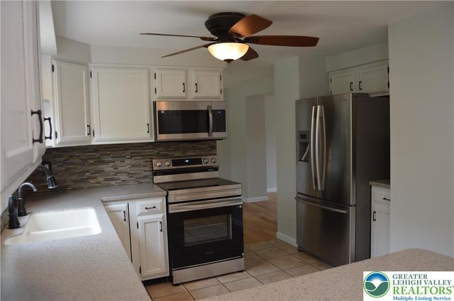 100 Rose Court, Glendon Boro, PA 18042