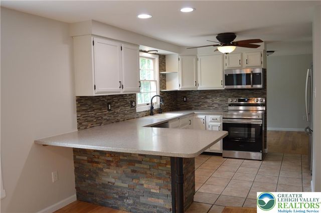 100 Rose Court, Glendon Boro, PA 18042