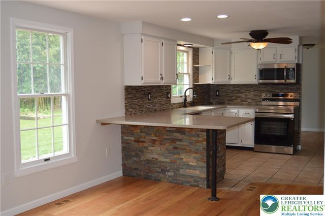 100 Rose Court, Glendon Boro, PA 18042