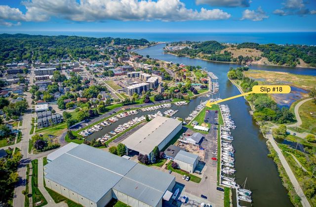 18 Wharfside 18, Grand Haven, MI 49417