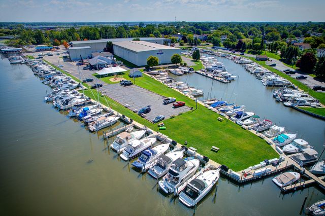 18 Wharfside 18, Grand Haven, MI 49417