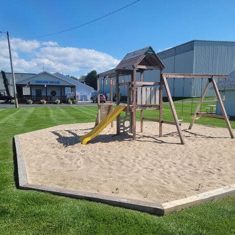 18 Wharfside 18, Grand Haven, MI 49417
