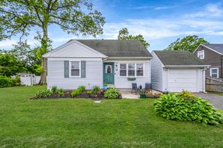 72 Belford Avenue, Bay Shore, NY 11706