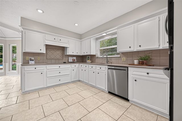 16 Mayfair Grove Court, The Woodlands, TX 77381