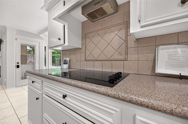 16 Mayfair Grove Court, The Woodlands, TX 77381