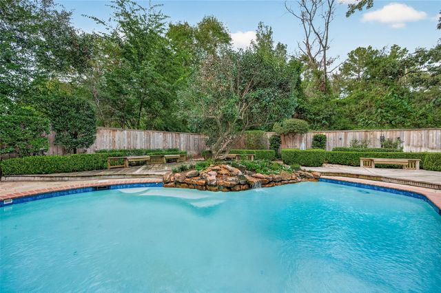 16 Mayfair Grove Court, The Woodlands, TX 77381