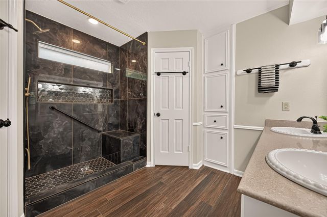 16 Mayfair Grove Court, The Woodlands, TX 77381