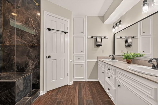 16 Mayfair Grove Court, The Woodlands, TX 77381