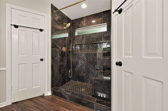 16 Mayfair Grove Court, The Woodlands, TX 77381