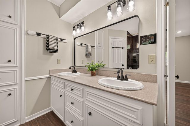 16 Mayfair Grove Court, The Woodlands, TX 77381