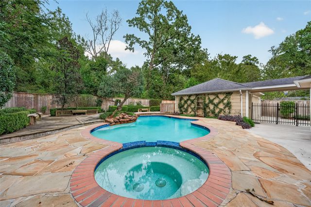 16 Mayfair Grove Court, The Woodlands, TX 77381