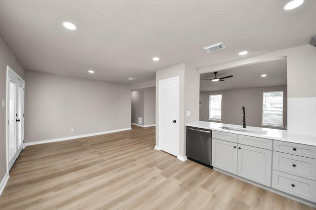 7023 Maczali Drive, Houston, TX 77489