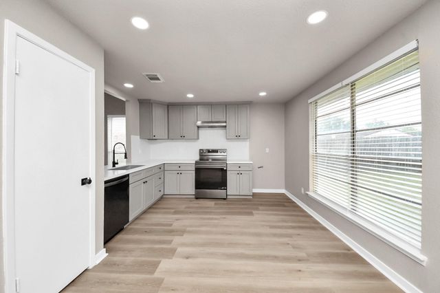 7023 Maczali Drive, Houston, TX 77489