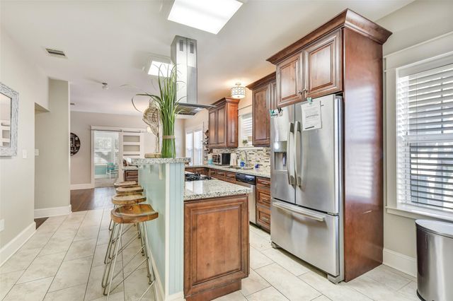 3807 Avenue R, Galveston, TX 77550