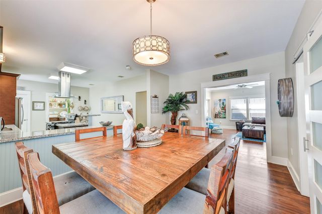 3807 Avenue R, Galveston, TX 77550