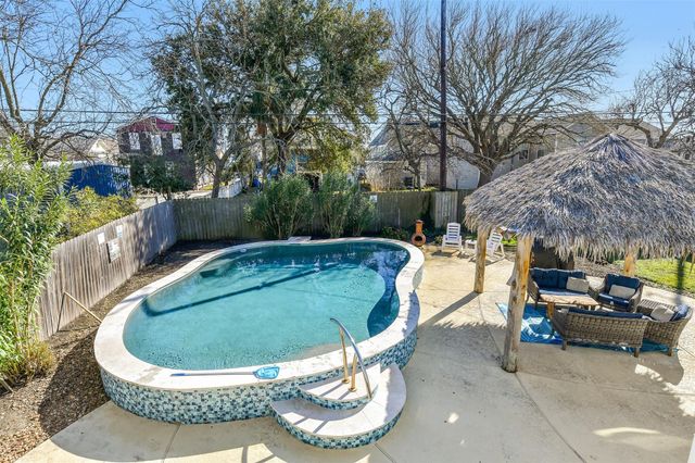 3807 Avenue R, Galveston, TX 77550