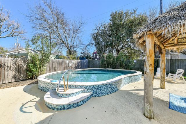 3807 Avenue R, Galveston, TX 77550