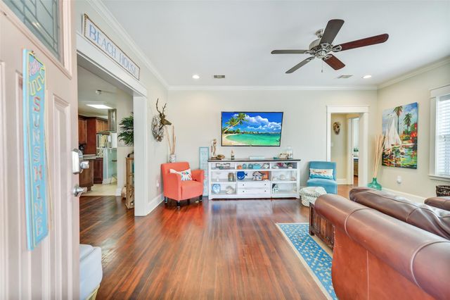 3807 Avenue R, Galveston, TX 77550