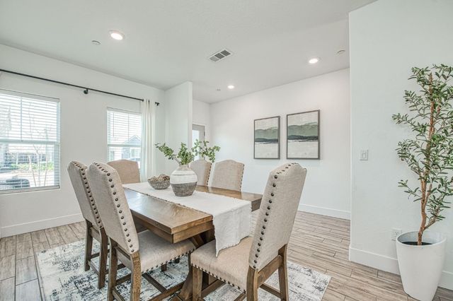 2105 N Hughes Avenue, Clovis, CA 93619