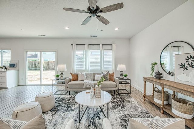 2105 N Hughes Avenue, Clovis, CA 93619