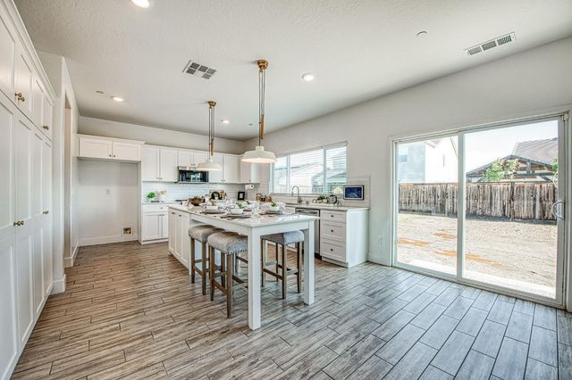 2105 N Hughes Avenue, Clovis, CA 93619