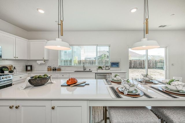 2105 N Hughes Avenue, Clovis, CA 93619