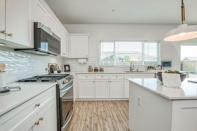 2105 N Hughes Avenue, Clovis, CA 93619