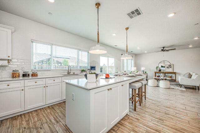 2105 N Hughes Avenue, Clovis, CA 93619