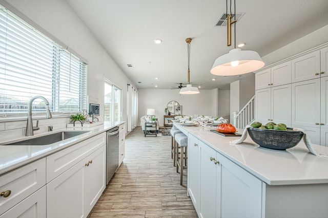 2105 N Hughes Avenue, Clovis, CA 93619