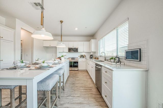 2105 N Hughes Avenue, Clovis, CA 93619