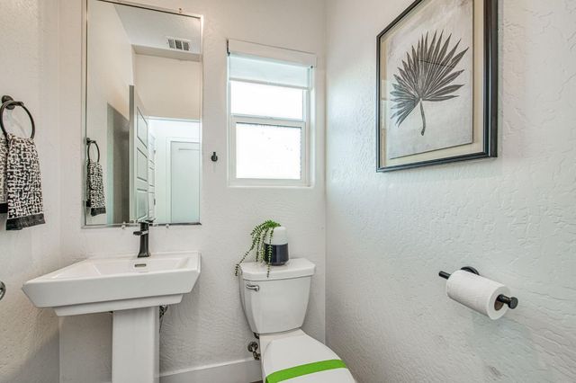 2105 N Hughes Avenue, Clovis, CA 93619