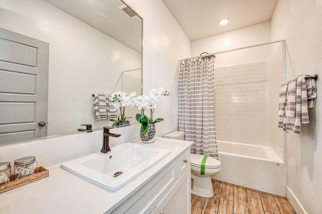 2105 N Hughes Avenue, Clovis, CA 93619