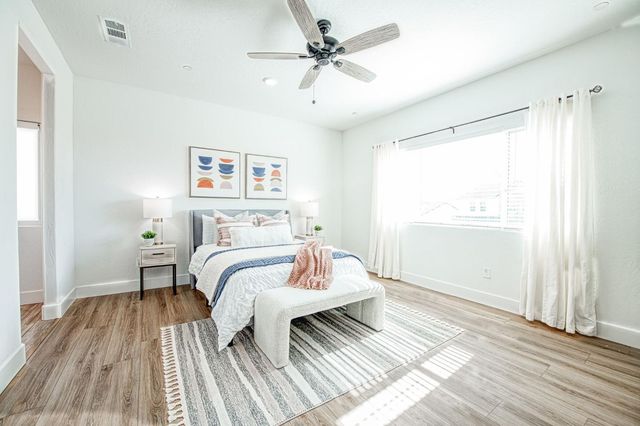 2105 N Hughes Avenue, Clovis, CA 93619