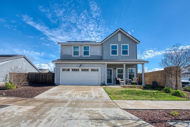 2105 N Hughes Avenue, Clovis, CA 93619