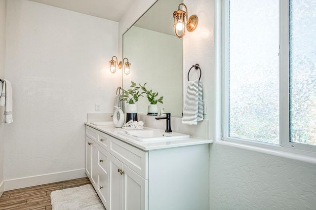 2105 N Hughes Avenue, Clovis, CA 93619