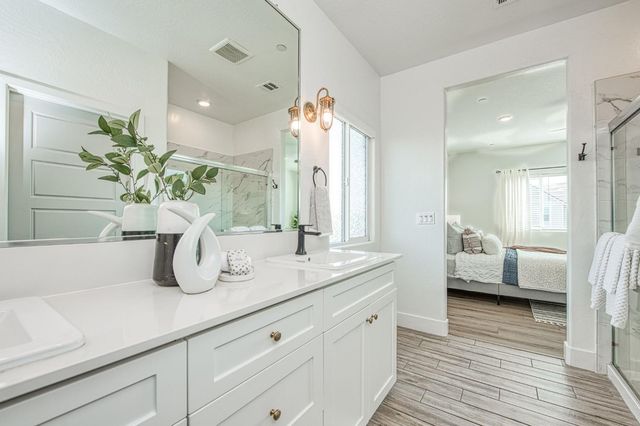 2105 N Hughes Avenue, Clovis, CA 93619