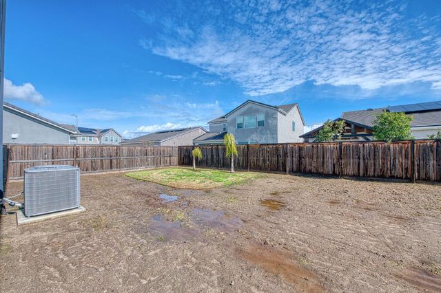 2105 N Hughes Avenue, Clovis, CA 93619