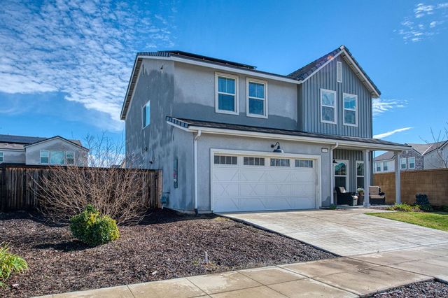 2105 N Hughes Avenue, Clovis, CA 93619