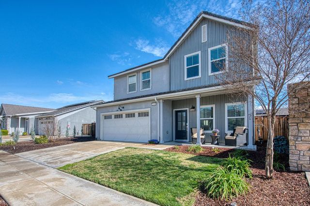 2105 N Hughes Avenue, Clovis, CA 93619