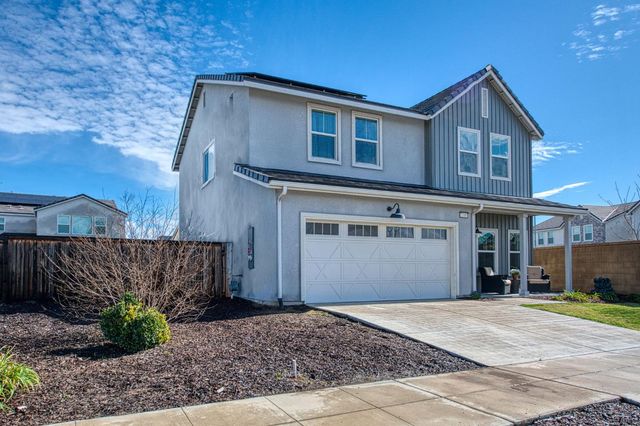 2105 N Hughes Avenue, Clovis, CA 93619