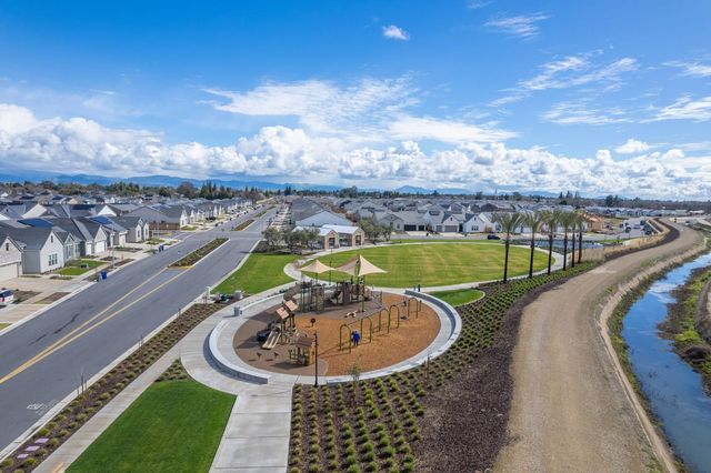 2105 N Hughes Avenue, Clovis, CA 93619