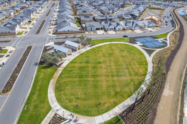 2105 N Hughes Avenue, Clovis, CA 93619