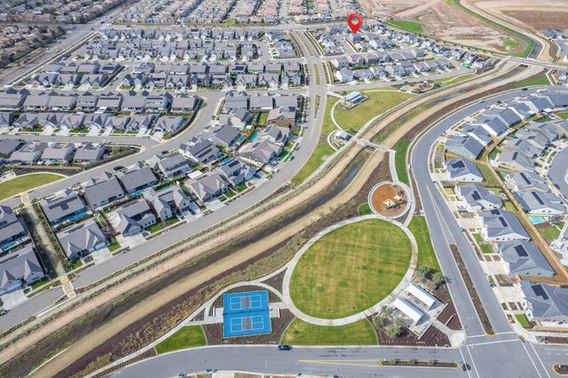 2105 N Hughes Avenue, Clovis, CA 93619