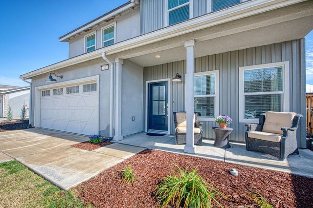 2105 N Hughes Avenue, Clovis, CA 93619