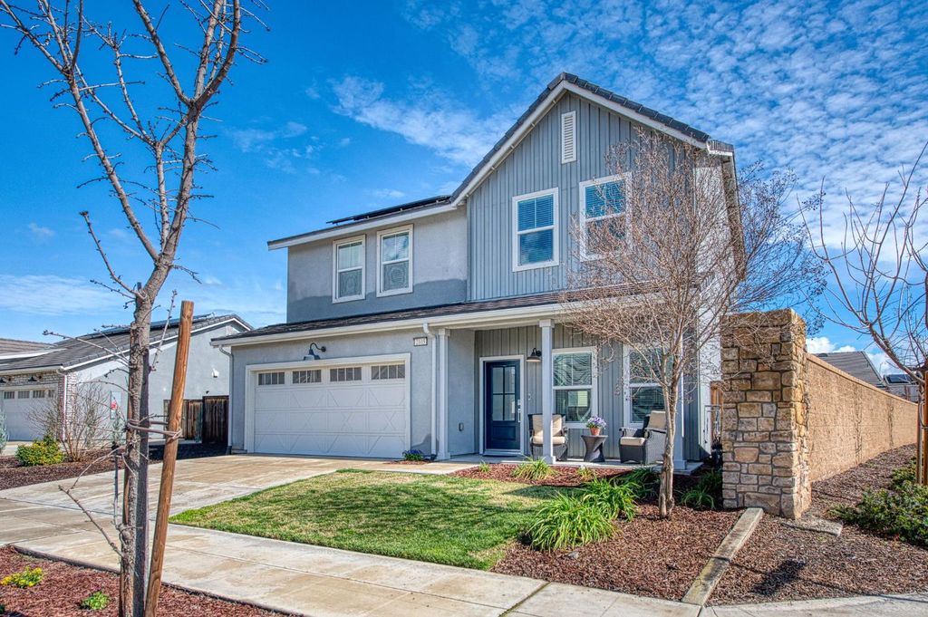 Image 1 of property listing at 2105 N Hughes Avenue, Clovis, CA 93619